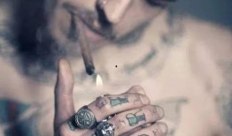 纹身男网红吃瓜图片大全,揭秘娱乐圈幕后风云